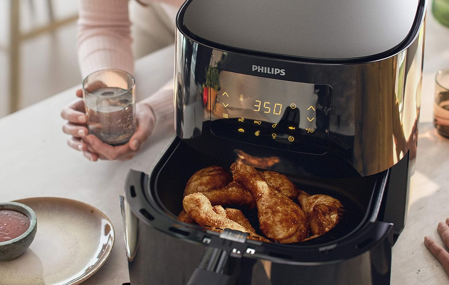 PHILIPS Essential Connected XL Digitale Heißluftfritteuse (6,2 l Fassungsvermögen) mit Rapid Air Technologie, WLAN-Anbindung (Kitchen+ App), Alexa-kompatibel, Schwarz – HD9280/91, Kompakt