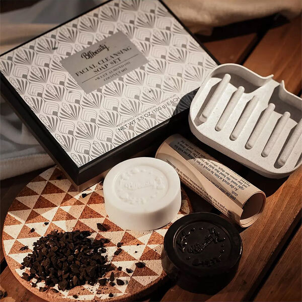 Livingandhome sejas tīrīšanas un mitrināšanas ziepes 2x100g