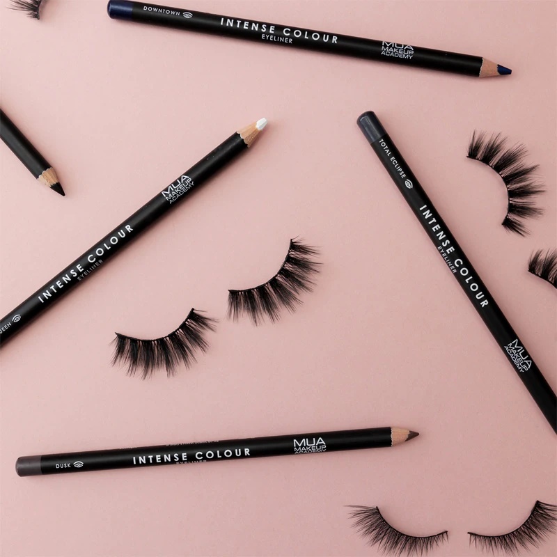 MUA Makeup Academy Intense Colour akių kontūro pieštukas su intensyvia spalva