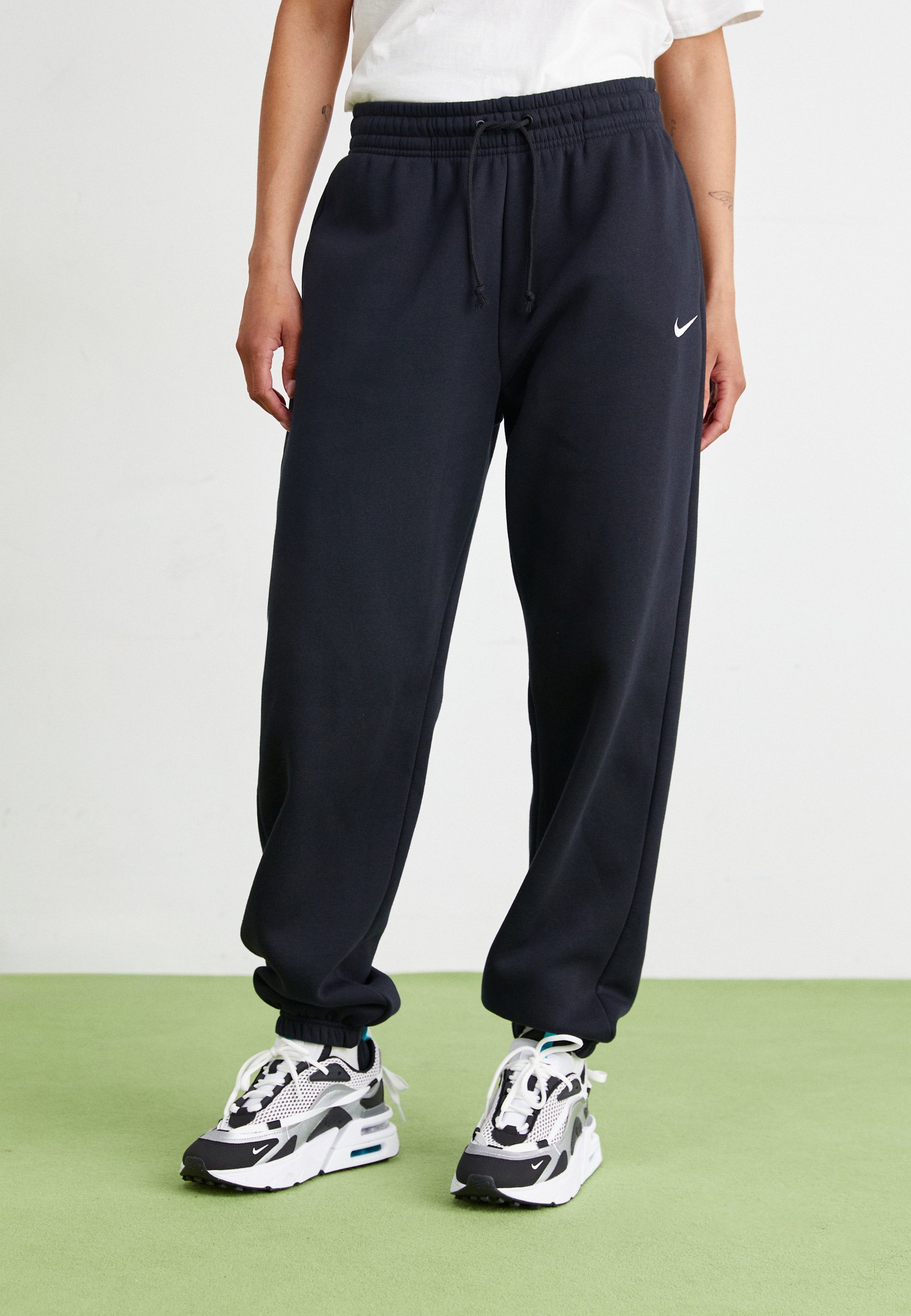 Teplákové nohavice Nike Sportswear