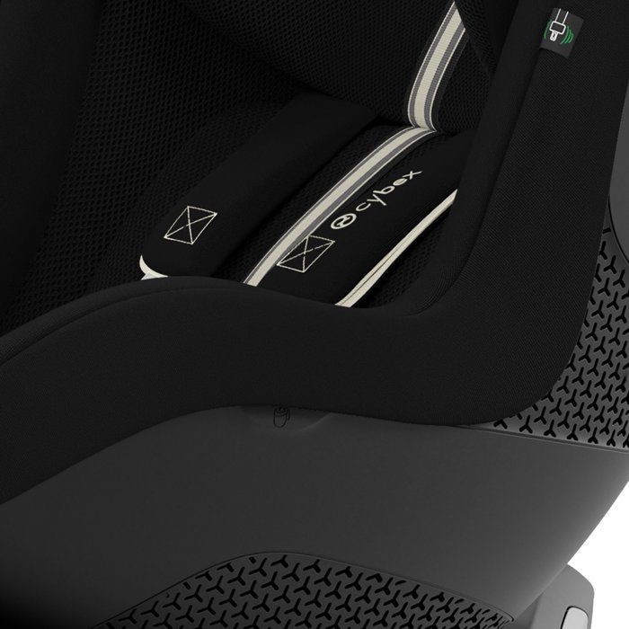 Cybex Sirona G Gold Car Seat - 61 to 105 cm - Birth up to 19 kg - 3 months to 4 years - Moon Black (Plus)