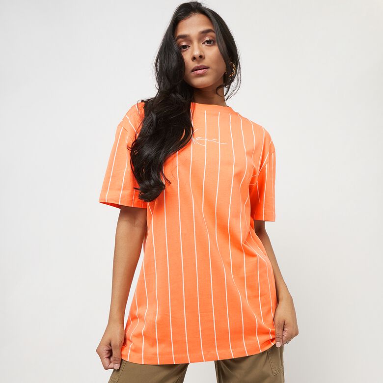 Maglietta oversize a righe sottili con firma piccola