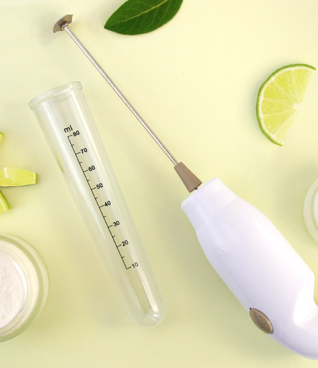 Batteur électrique pour cosmétiques maison