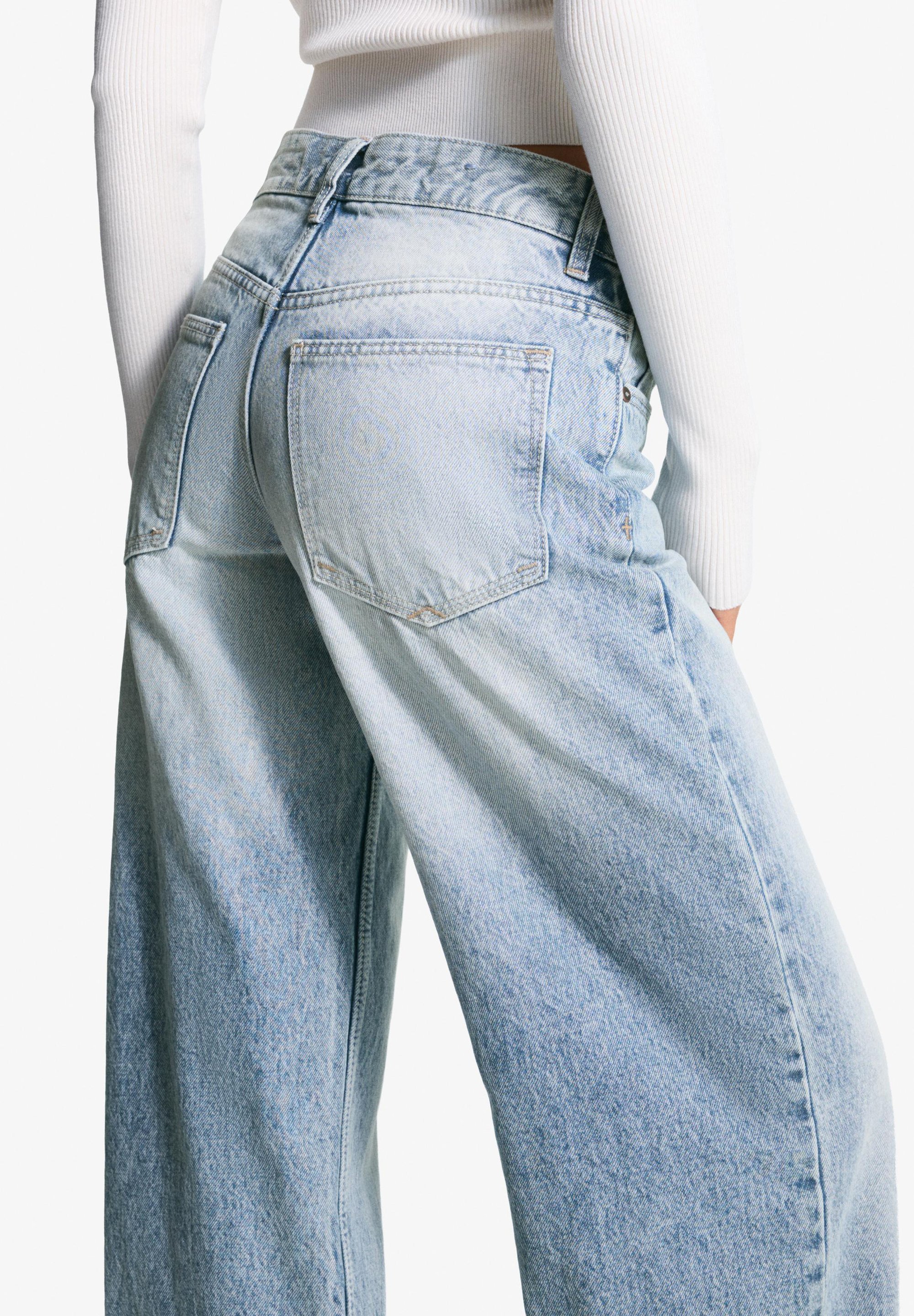 Jeans Bershka modello Relaxed Fit - denim blu