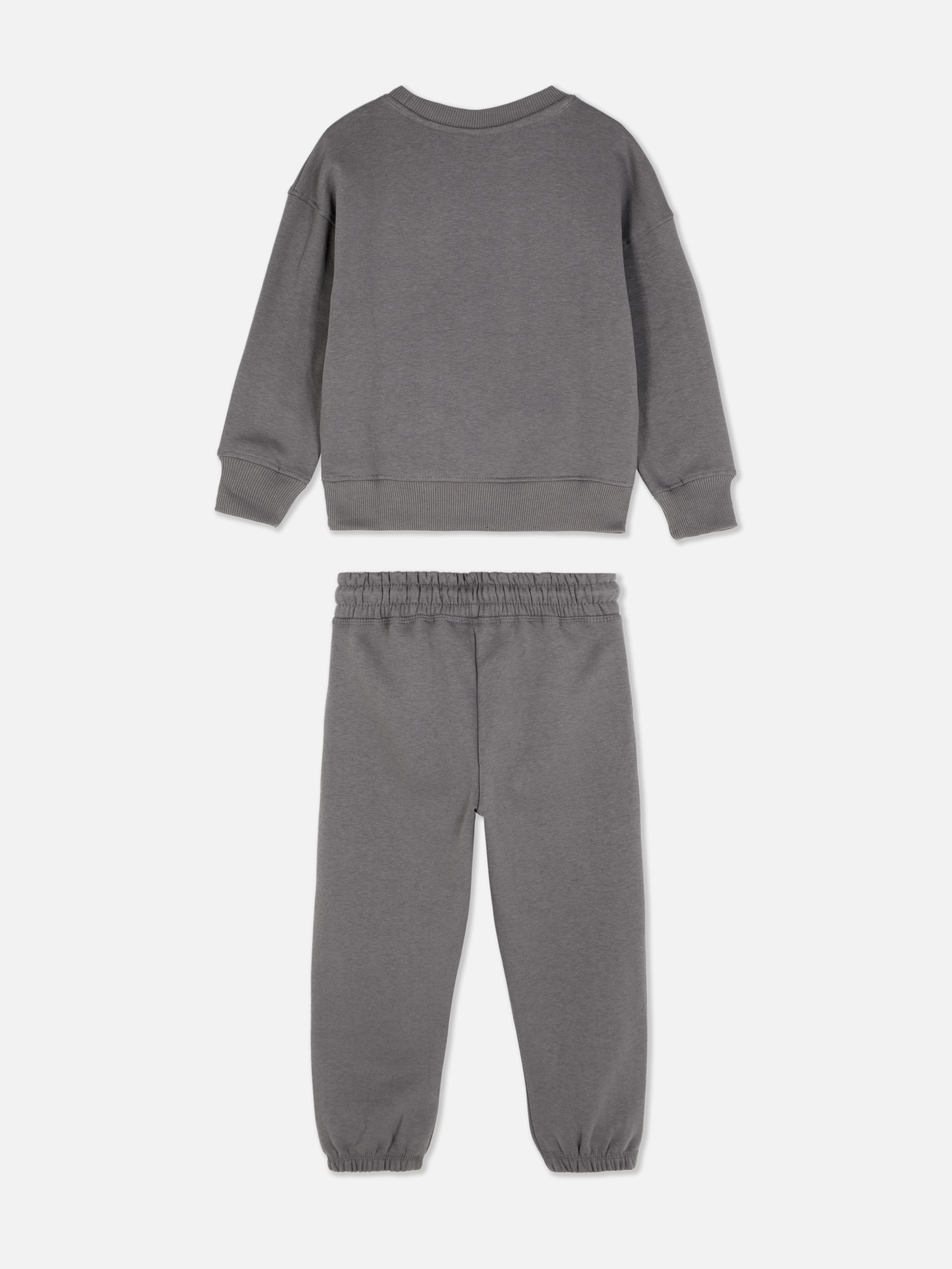 Set mit Sweatshirt und Jogginghose Ein Set bestehend aus einem Sweatshirt und einer Jogginghose für Ihr Kind