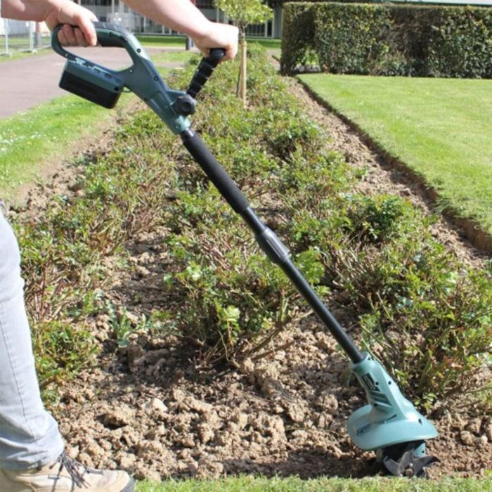 FISHTEC 18V cordless tiller with 4 tines (20cm x 8cm) and lithium battery included, for vegetable garden maintenance.