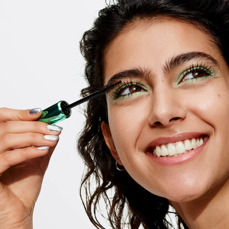 Clinique High Impact™ High-Fi Mascara zorgt voor maximaal wimpervolume.