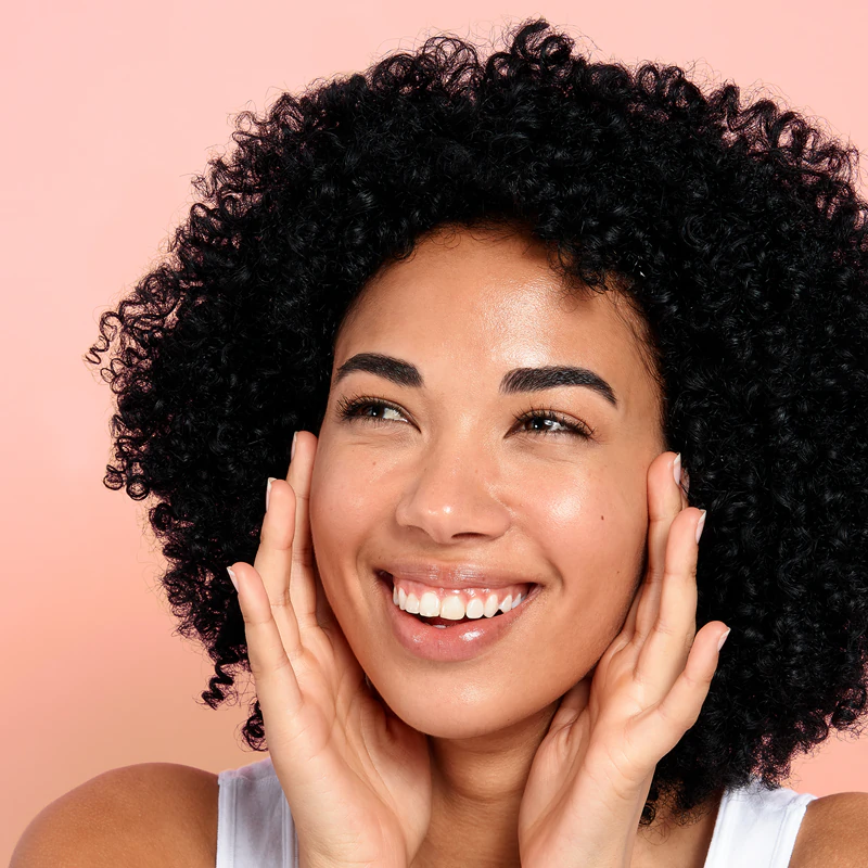 Máscara facial descartável 3 em 1 com água micelar Garnier Skin Naturals e probióticos.