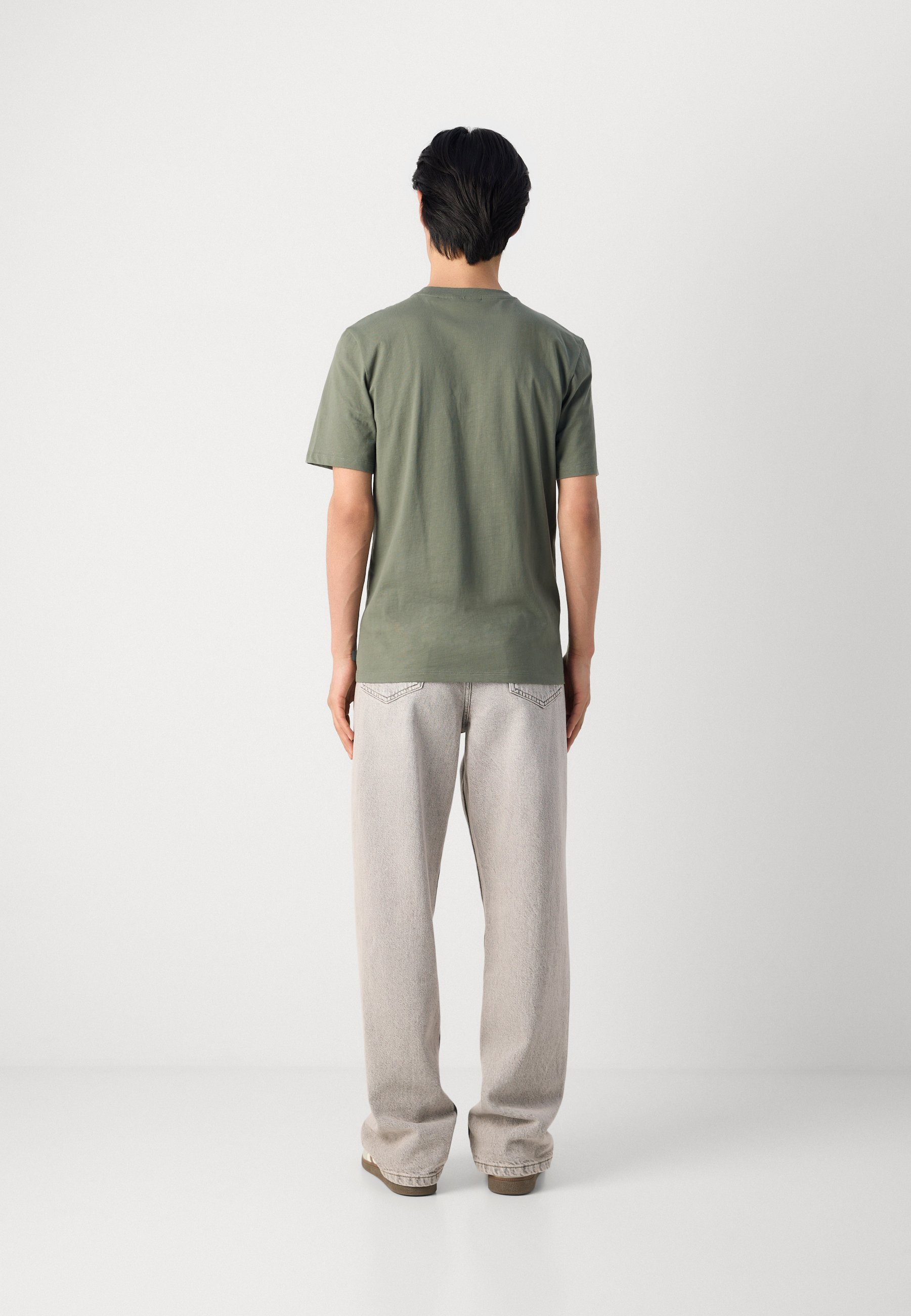 T-shirt Scotch & Soda REGULAR FIT con logo sul petto a sinistra - stampa - timo