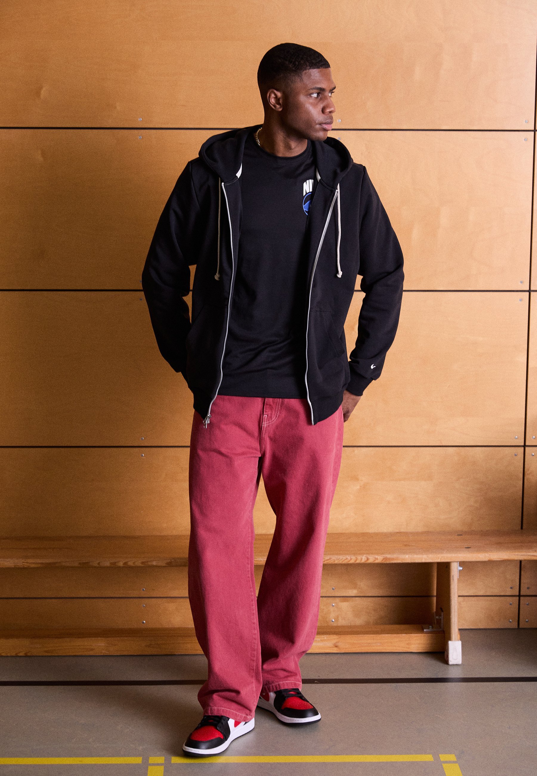 Moletom Nike Performance Standard Issue com zíper - Preto/Marfim claro