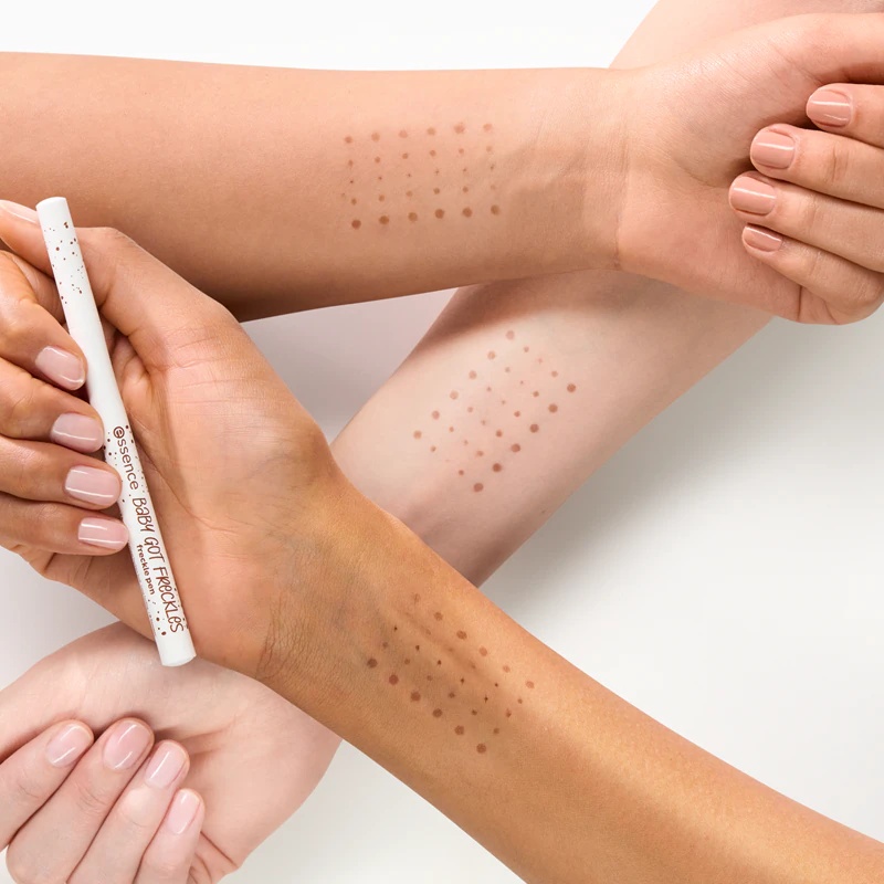 essence BABY GOT FRECKLES vasaras raibumu korektors