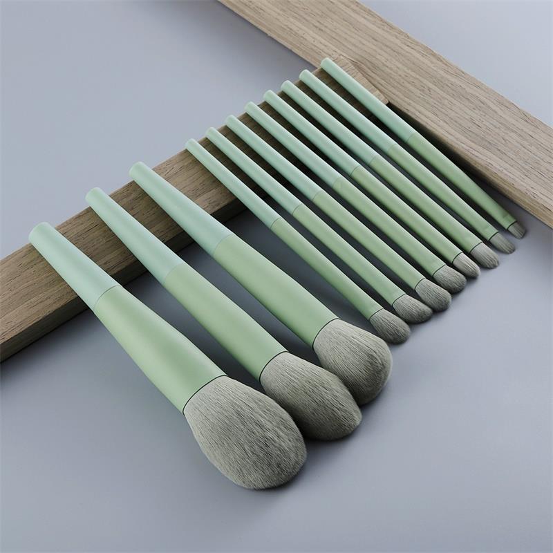 Ensemble de 11 pinceaux de maquillage professionnels en poils naturels verts pour fond de teint, poudre, fard à paupières et sourcils. Outil cosmétique