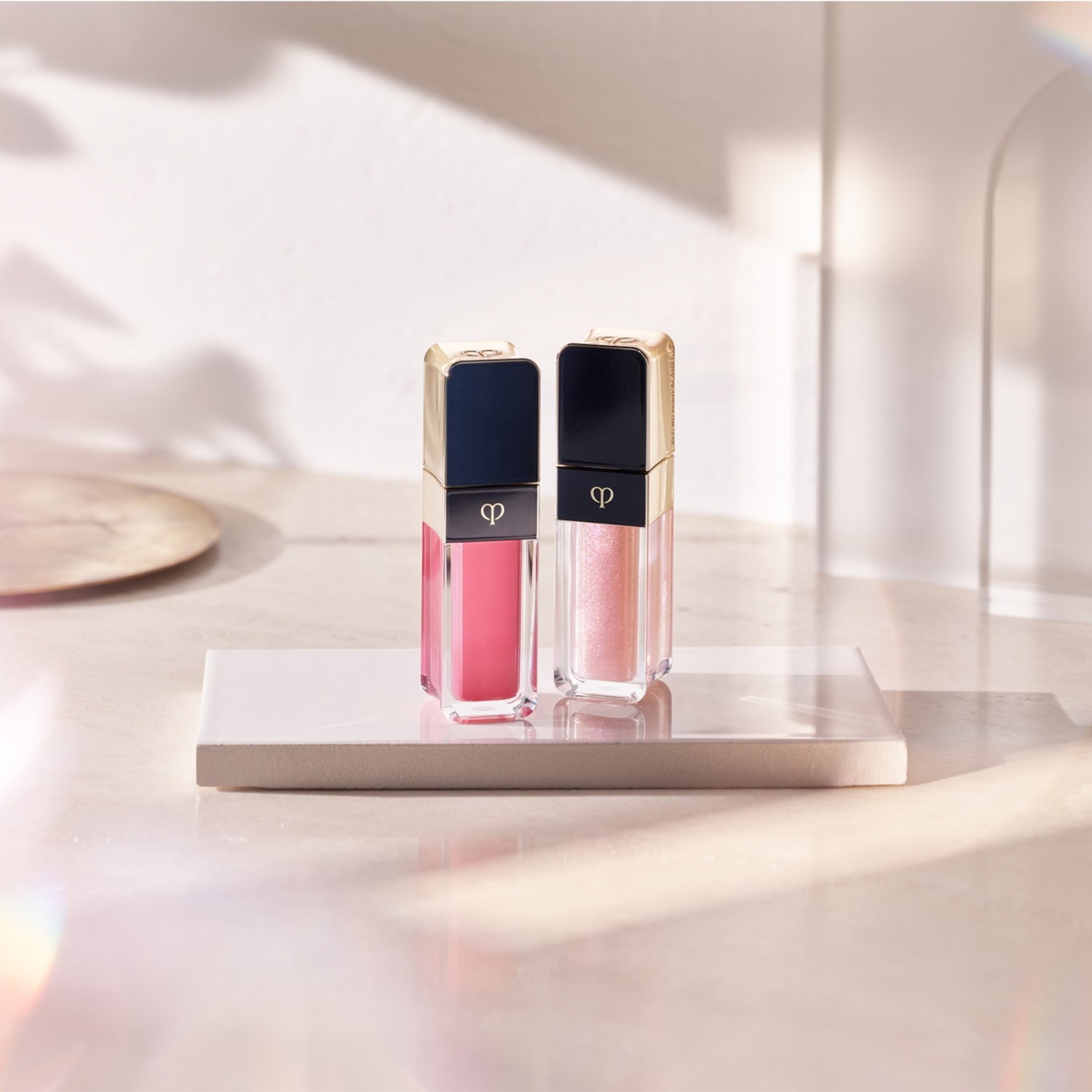 Clé de Peau Beauté Matte Red lūpų blizgesio kremas - 8 ml