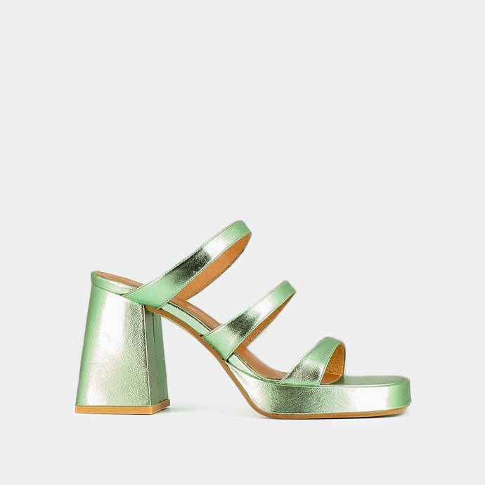 Mules à brides et bouts carrés  en cuir metallisé vert