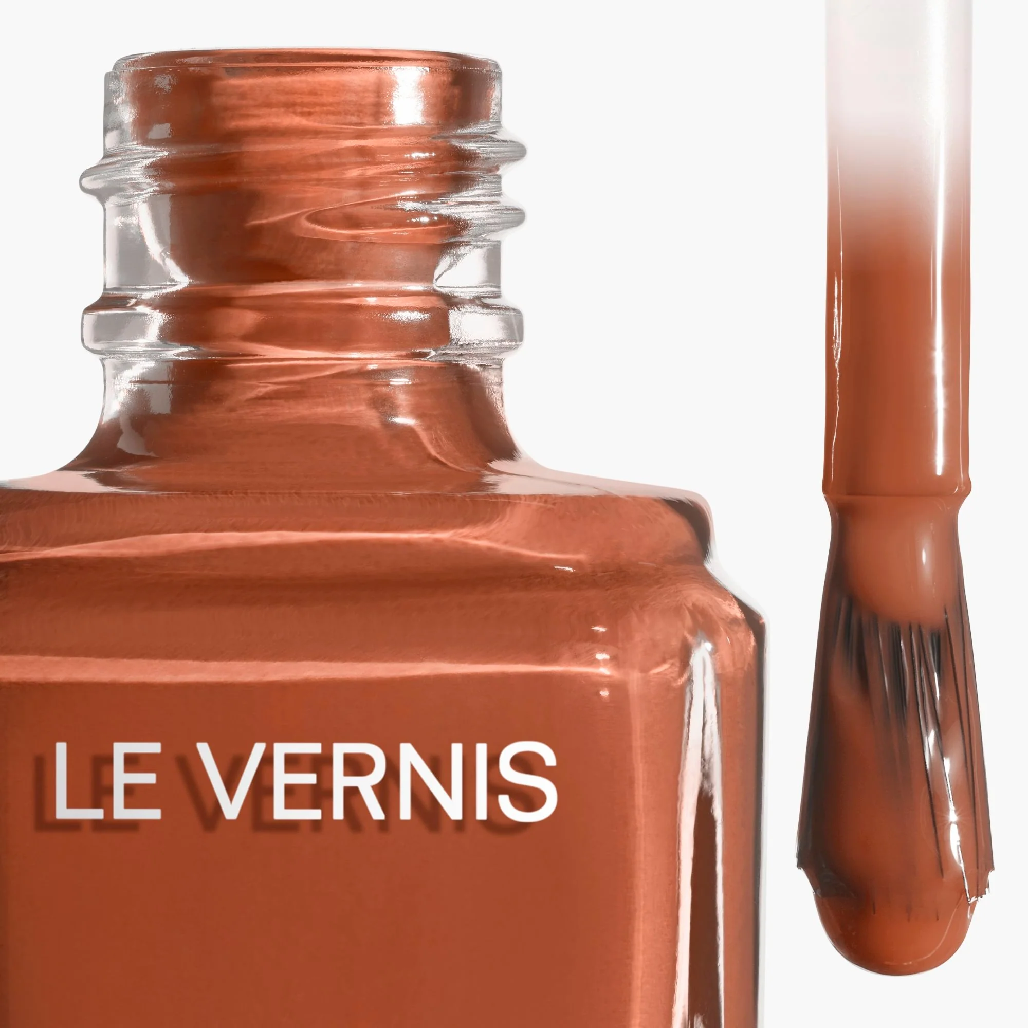 LE VERNIS - COLORE E BRILLANTEZZA LUNGA TENUTA