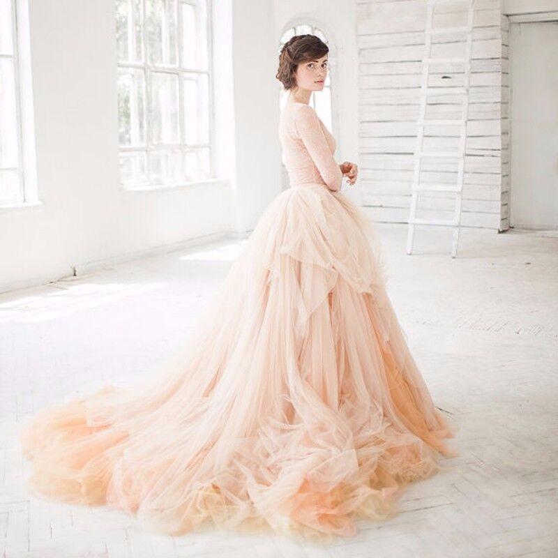 Jupe de mariée romantique en tulle souple, robe de bal extra somptueuse, jupe maxi de mariage avec longue traîne, idéale pour une séance photo de fiançailles captivante.