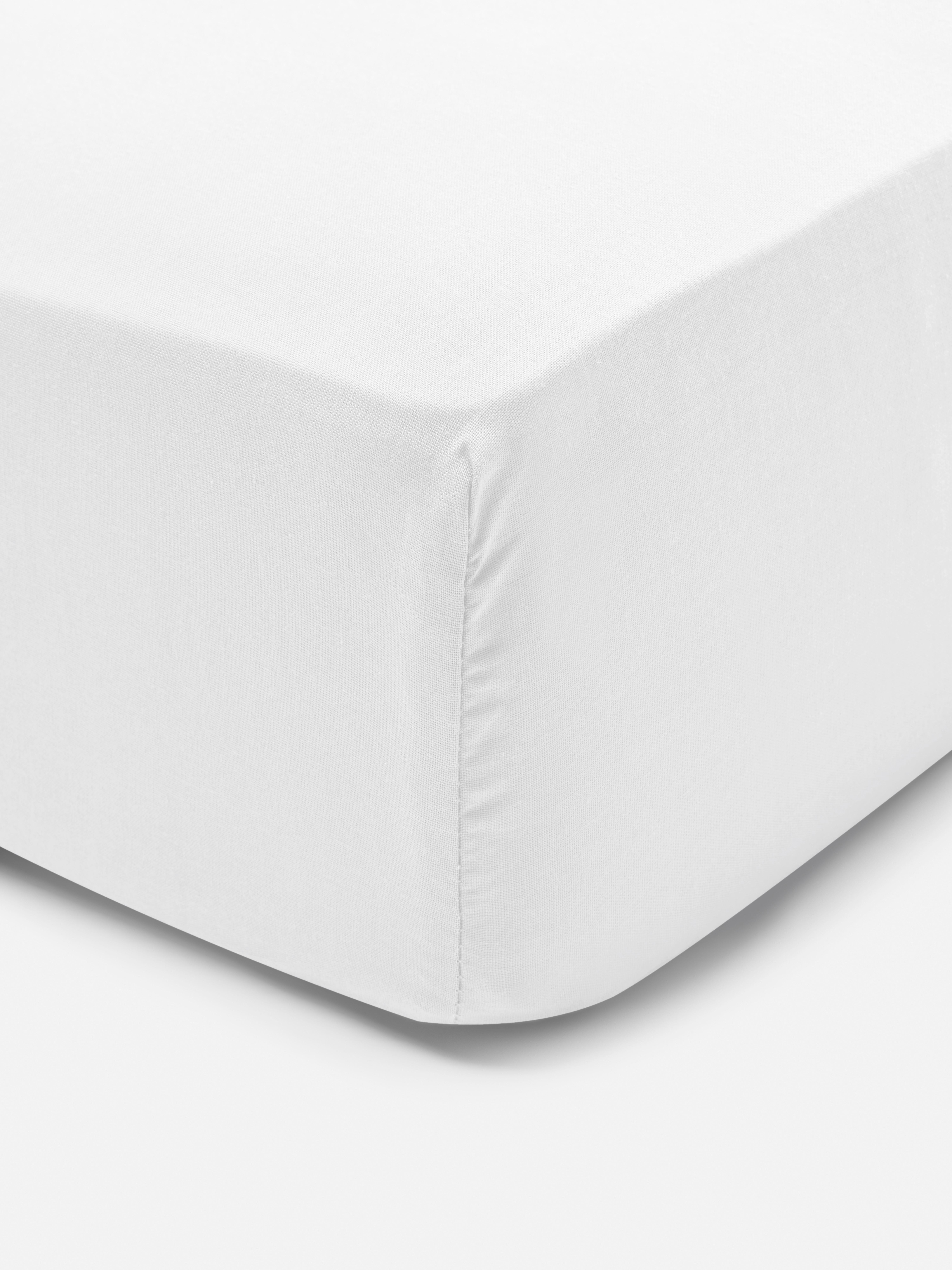 Super-Kingsize-Spannbettlaken, hauptsächlich aus Baumwolle. Ein einfaches Spannbettlaken, hauptsächlich aus Baumwolle, mit elastischen Ecken.