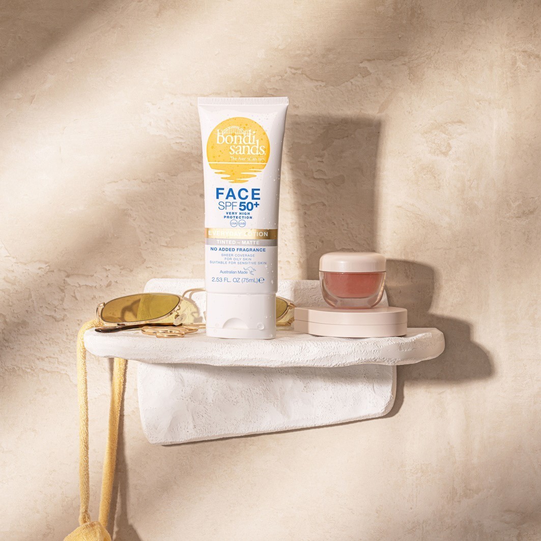 „Bondi Sands“ apsauginis veido losjonas nuo saulės kasdieniam naudojimui, tonuotas, matinis, SPF 50+, 75 ml