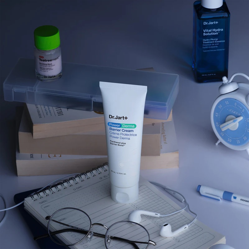 „Dr. Jart+ Power Derma Barrier Cream“ yra lengvas veido kremas, stiprinantis odos barjerą.
