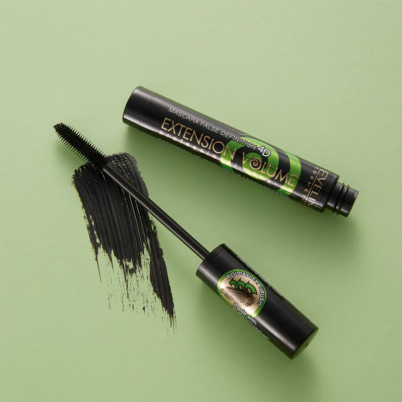 Eveline Cosmetics Extension Volume mascara die de wimpers krult en meer volume geeft.
