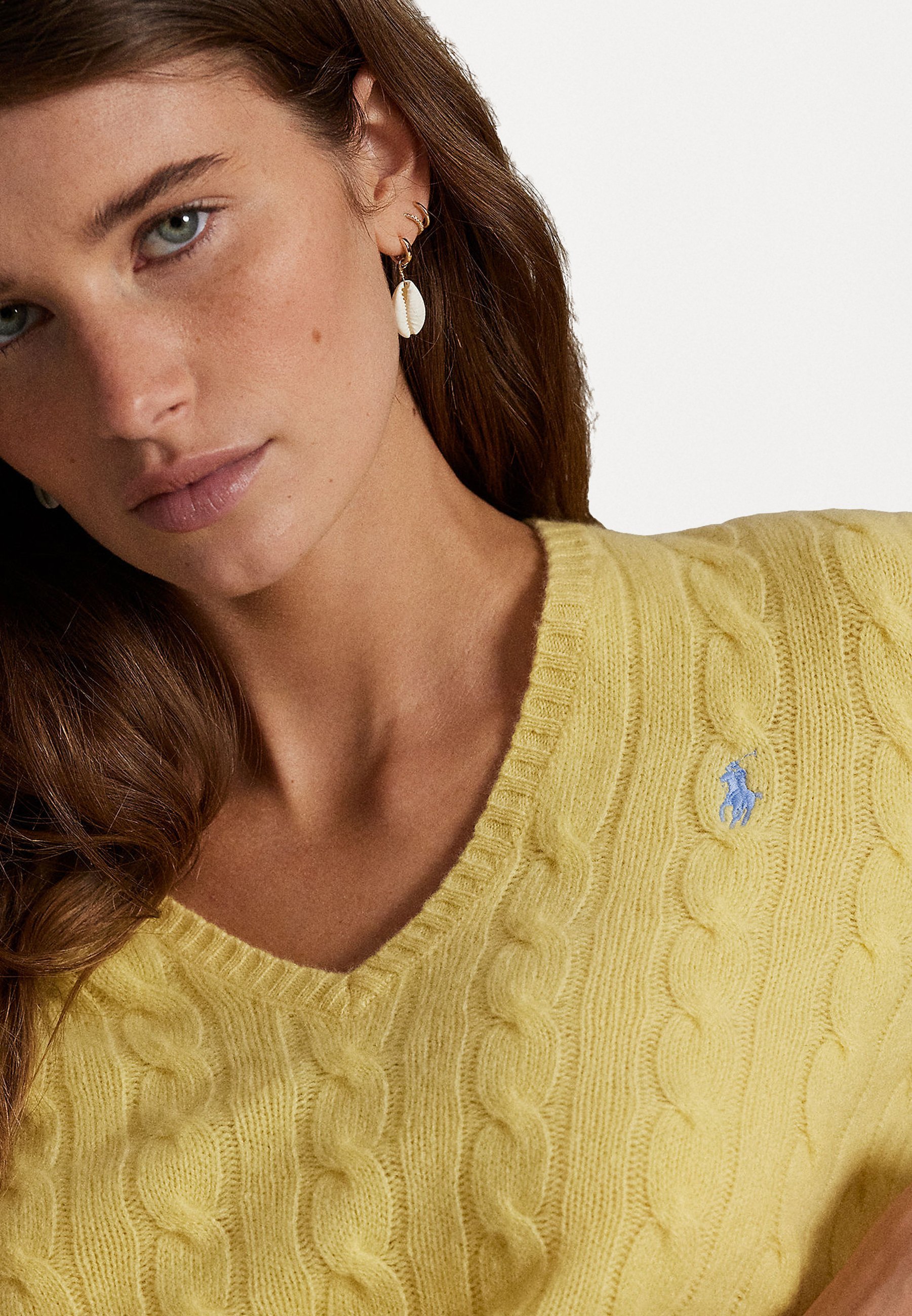 Pull Polo Ralph Lauren en laine et cachemire à maille torsadée et col V - Jaune automne