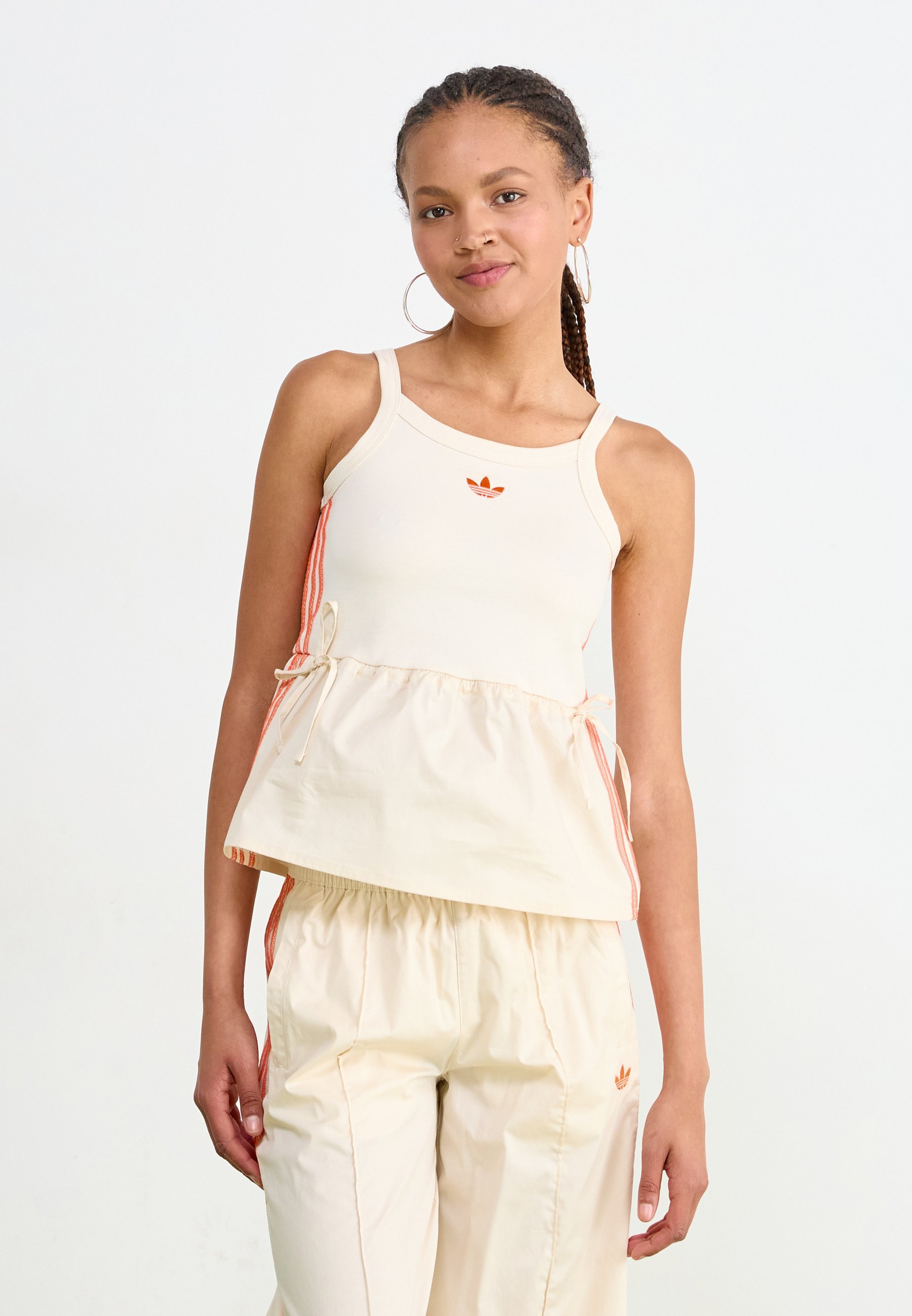 Top adidas Originals - bílý
