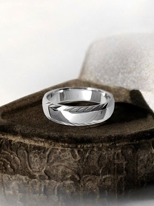 Heren trouwring van 5 mm, gerhodineerd 925 sterling zilver.