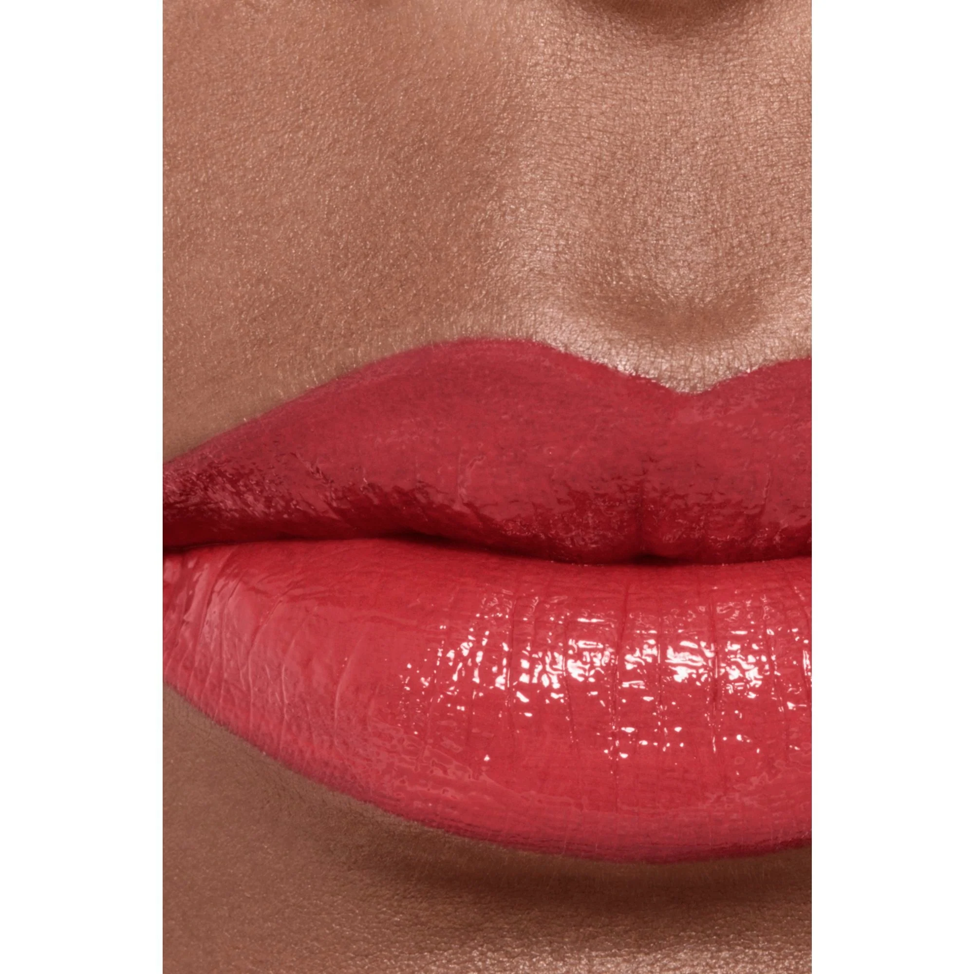 ROUGE ALLURE LAQUE - IL ROSSETTO FLUIDO BRILLANTE TENUTA ESTREMA