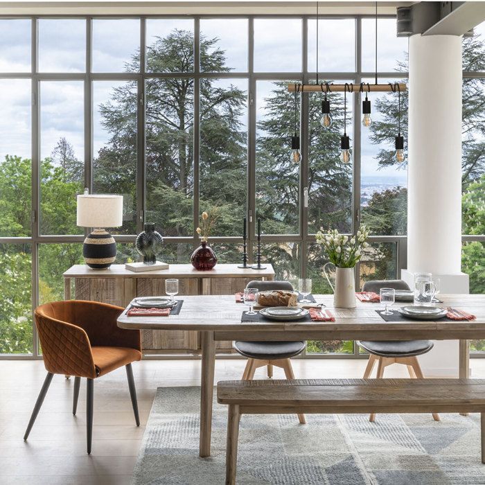 Sessel „Marlo“ aus bernsteinfarbenem Samt – Atmosphera Interior Designer