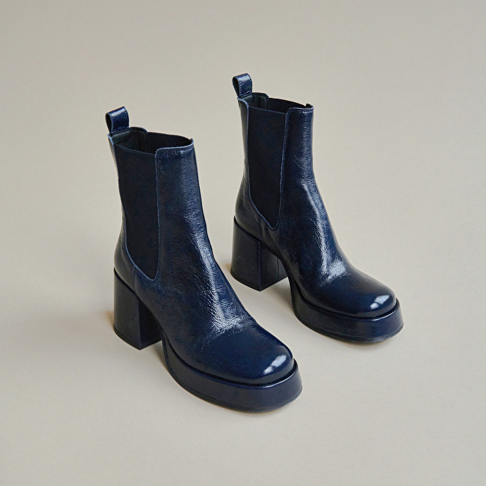 Bottines à plateformes et bouts carrés  en cuir vielli bleu