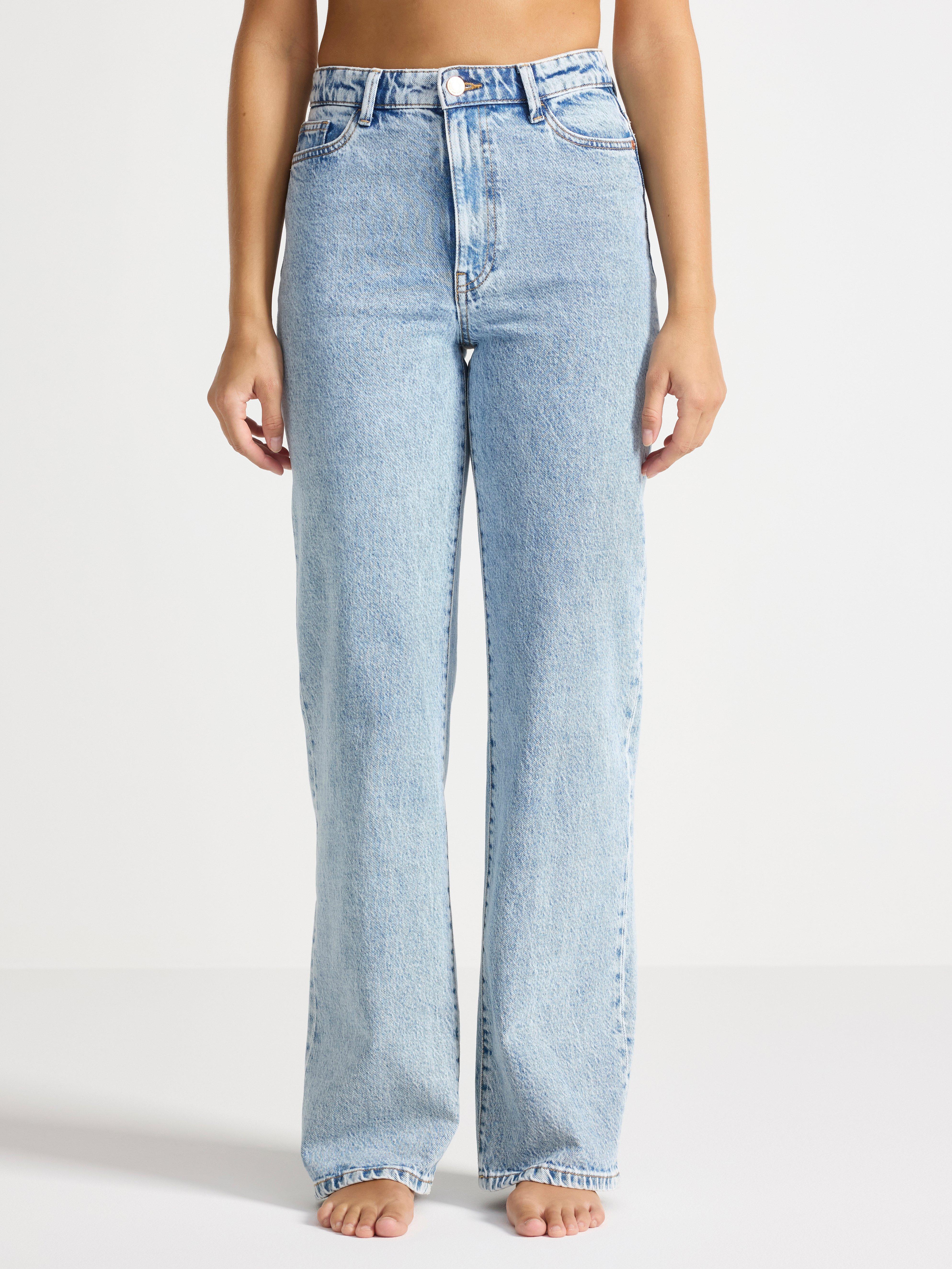 Calça jeans WIDE Hanna com leve elastano. Jeans claro.