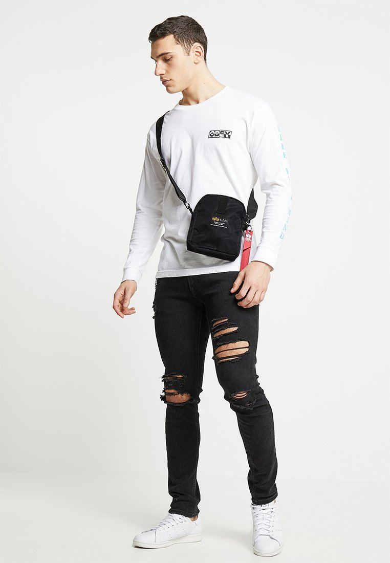 Bolsa transversal Alpha Industries CREW CARRY BAG - preta