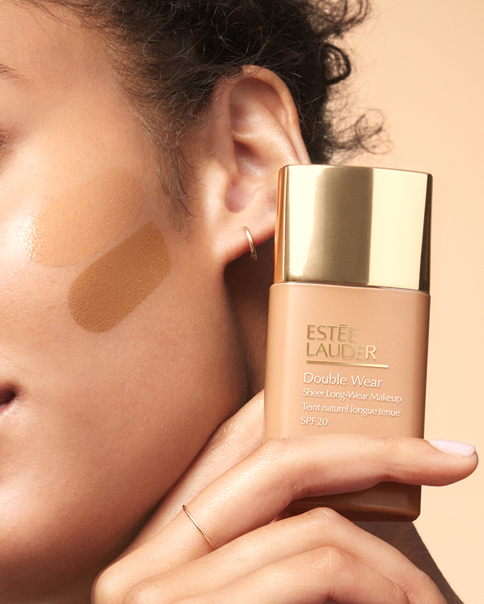 ESTÉE LAUDER DOUBLE WEAR SHEER FOUNDATION - MAT, LANGHOUDEND & LICHT