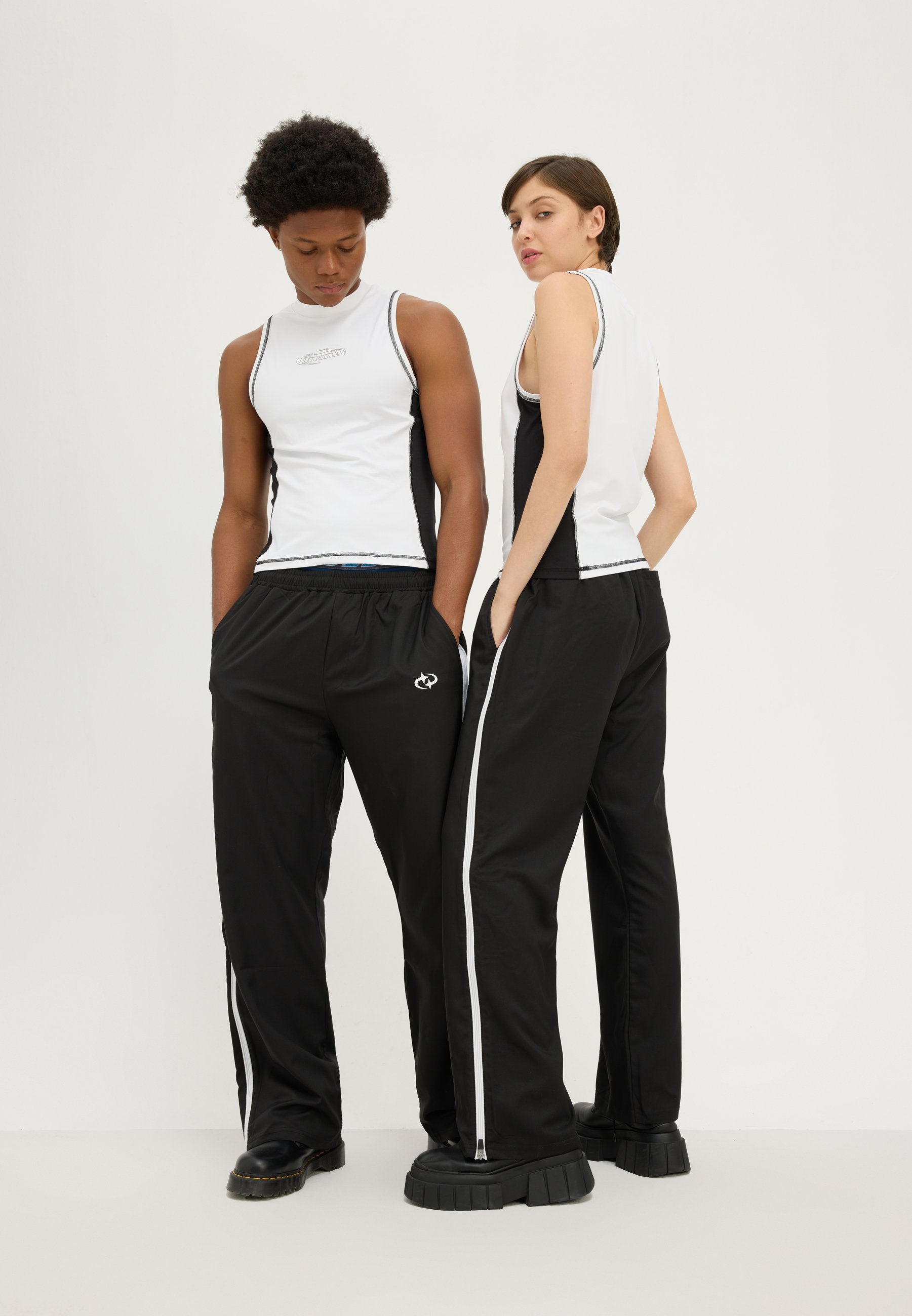 YOURTURN UNISEX - Pantaloni della tuta - neri