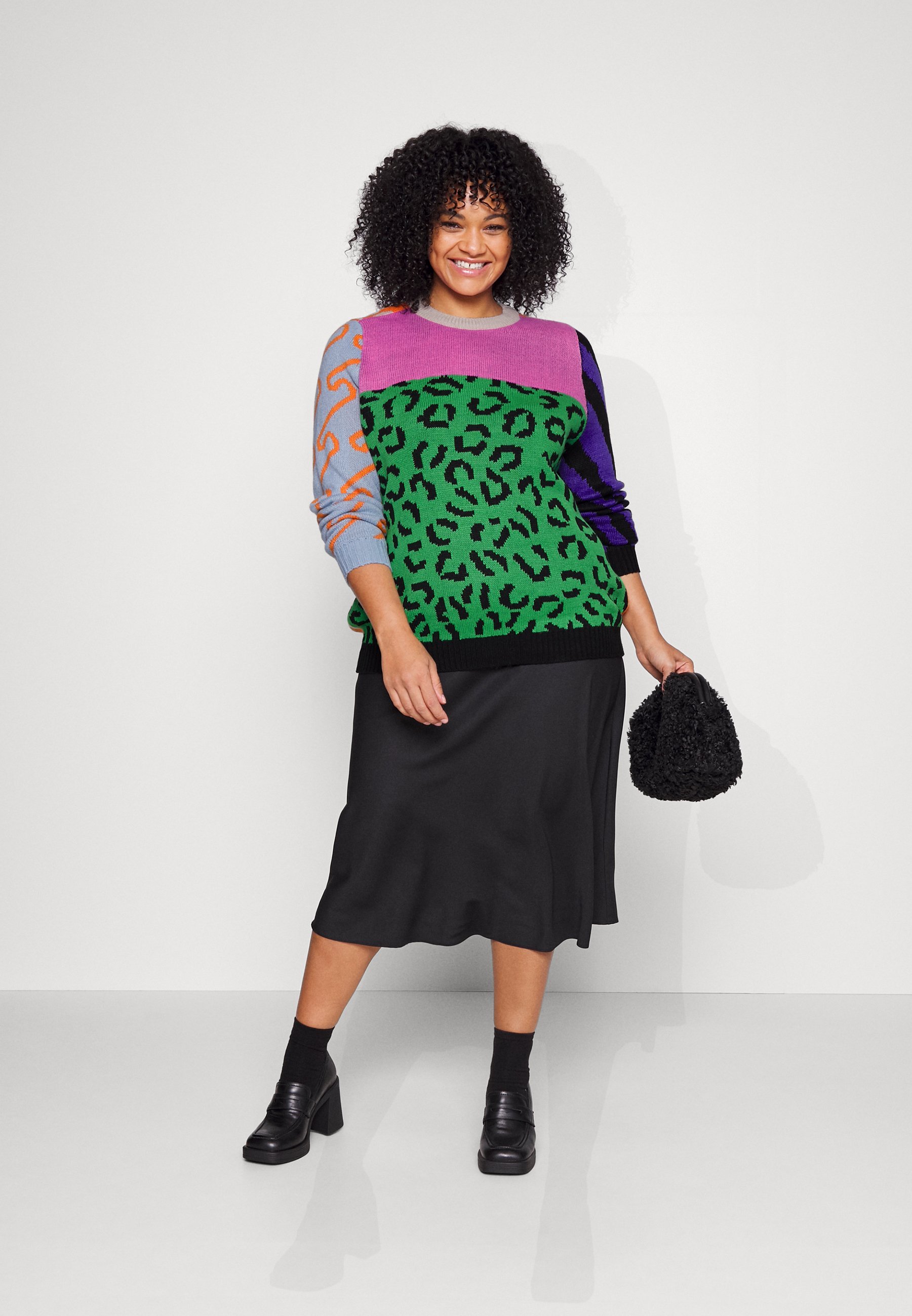 ONLY Carmakoma CARCYNDY MIX - Svetr - jahodově měsíční/vícevrstvý mix vzorů