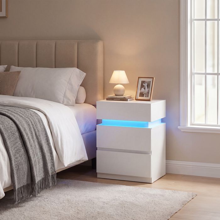 Mesa de cabeceira VASAGLE com faixa de LED multicolorida ajustável, 3 gavetas, mesa lateral, 35 x 40 x 55 cm, branco nuvem