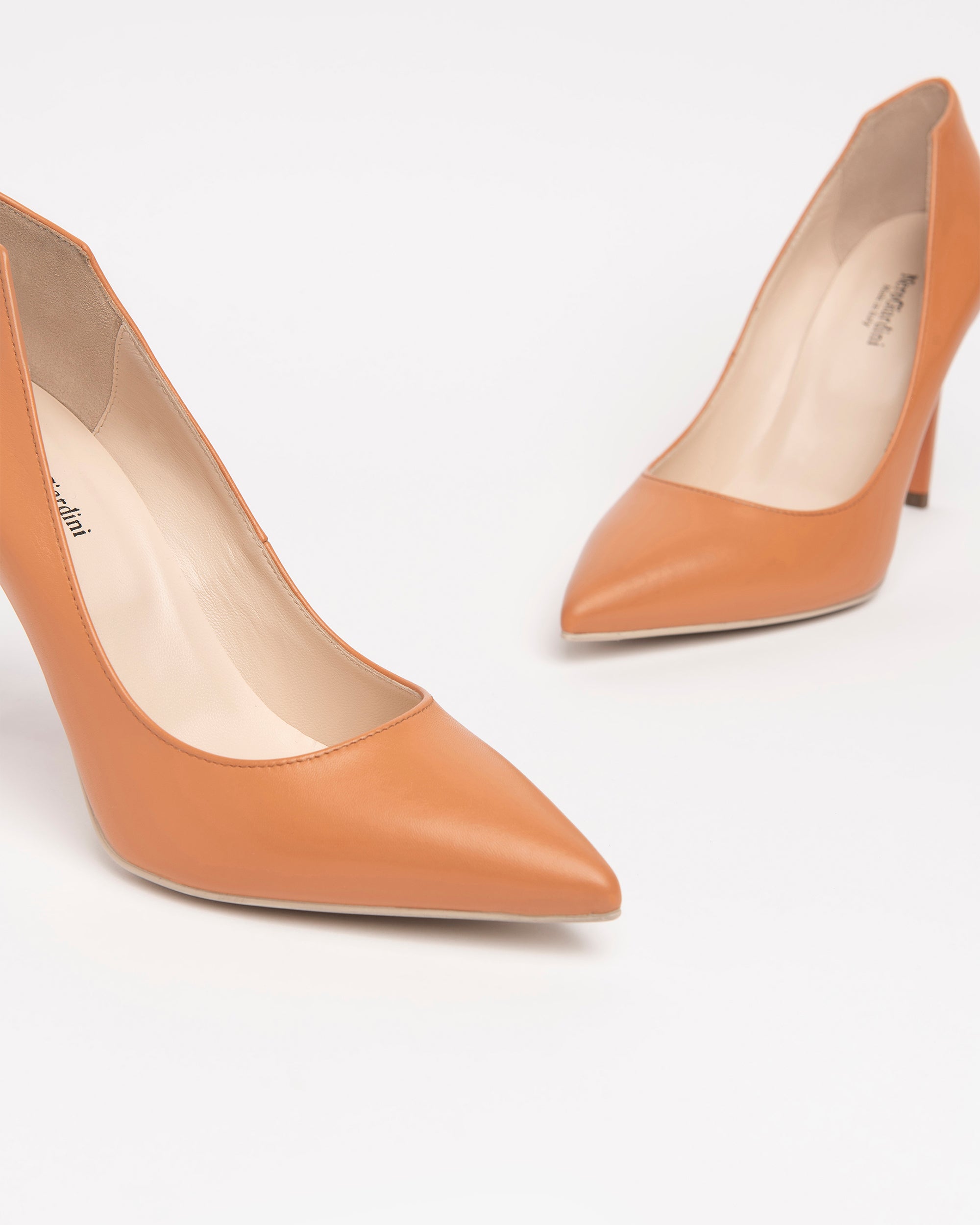 Damen-Pumps aus Leder
