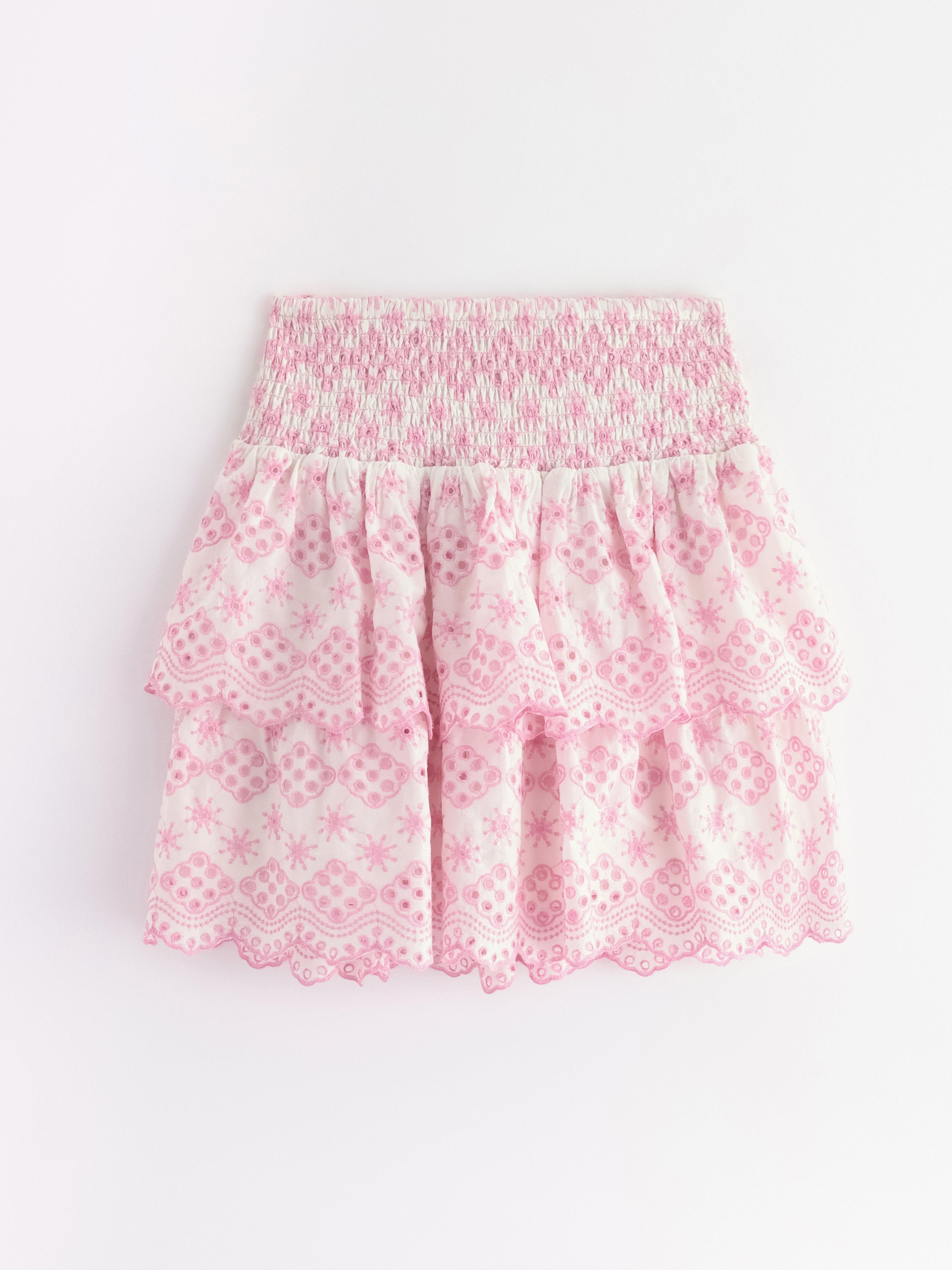 Rysjeskjørt med broderi i lys rosa