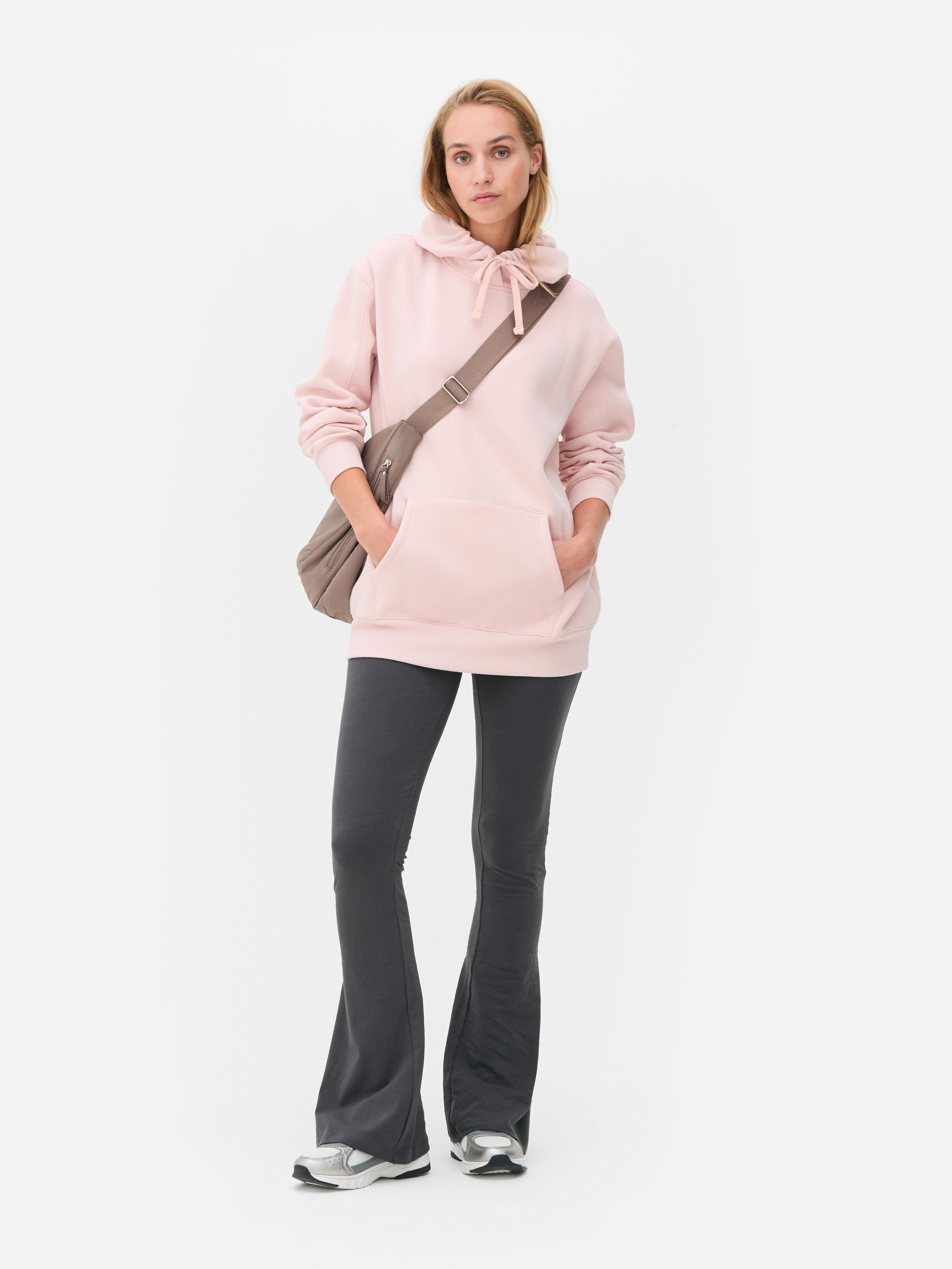 Κλασικό oversized φούτερ με κουκούλα Ένα casual oversized φούτερ με κορδόνι περίσφιξης και τσέπη καγκουρό