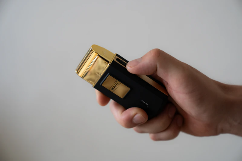 Barbeador de viagem Wahl Travel Shaver Gold Edition para barba