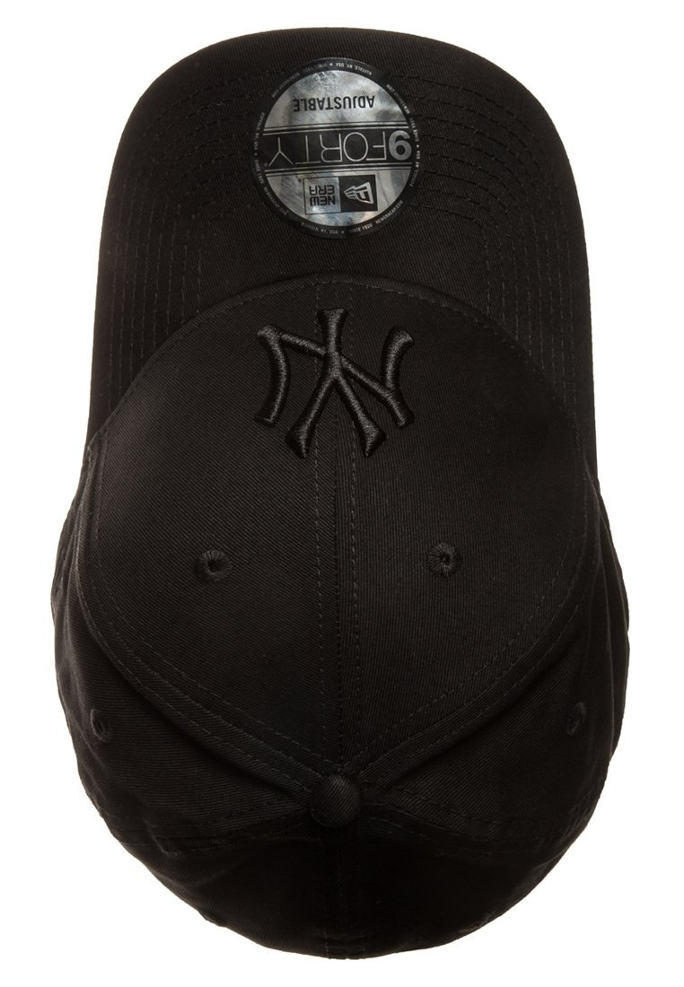 New Era petten