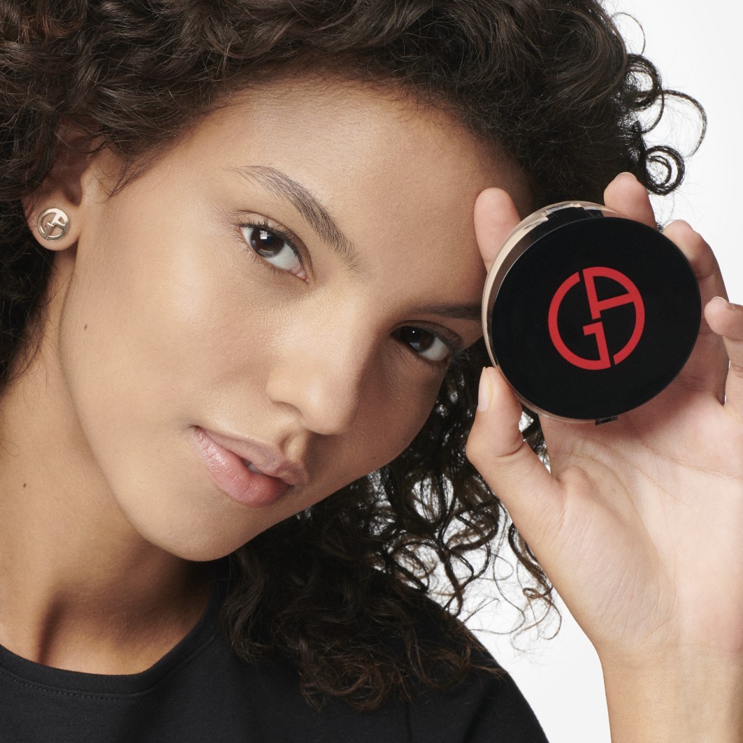 „Armani Powder Power Fabric+“ ilgalaikio fiksavimo pudra - 9,4 g