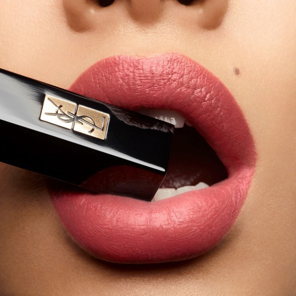 Rouge Pur Couture The Slim Velvet Radical Luksuzni ruževi za usne