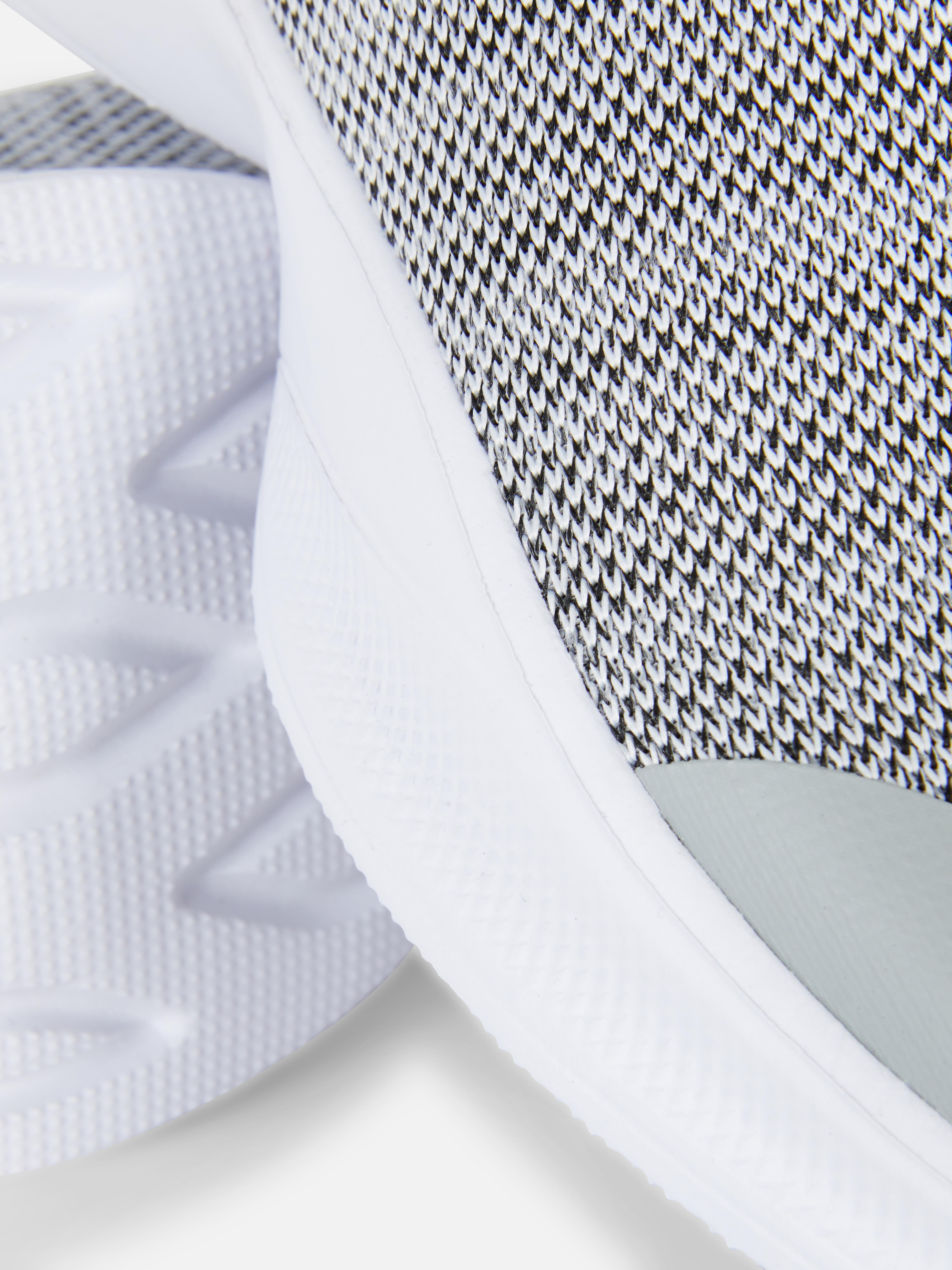 Sportliche Slipper aus Stoff Diese Must-have-Slipper vereinen eine sportliche Ästhetik mit weichem Tragekomfort!