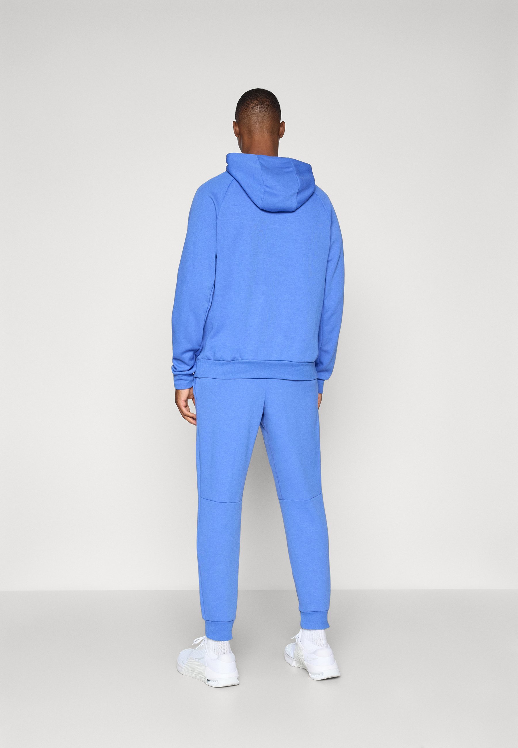 Spodnie dresowe Nike Performance PRIMARY JOGGER PANT - Kometa w kolorze niebieskim