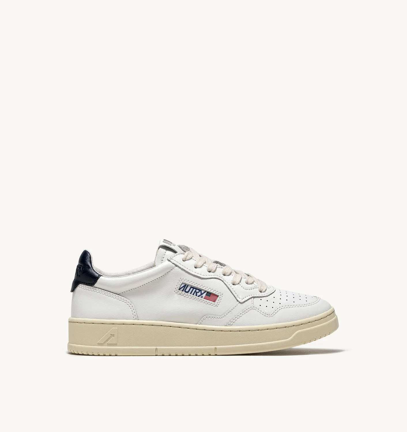 Adidași Medalist Low din piele albă și Space