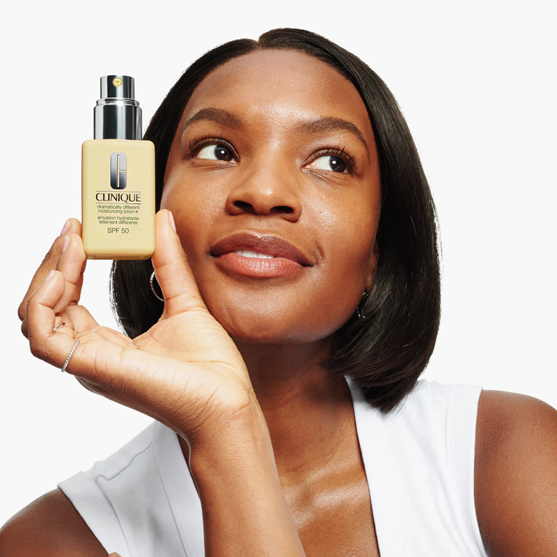 Loção Hidratante Facial Clinique Dramatically Different™ FPS 50