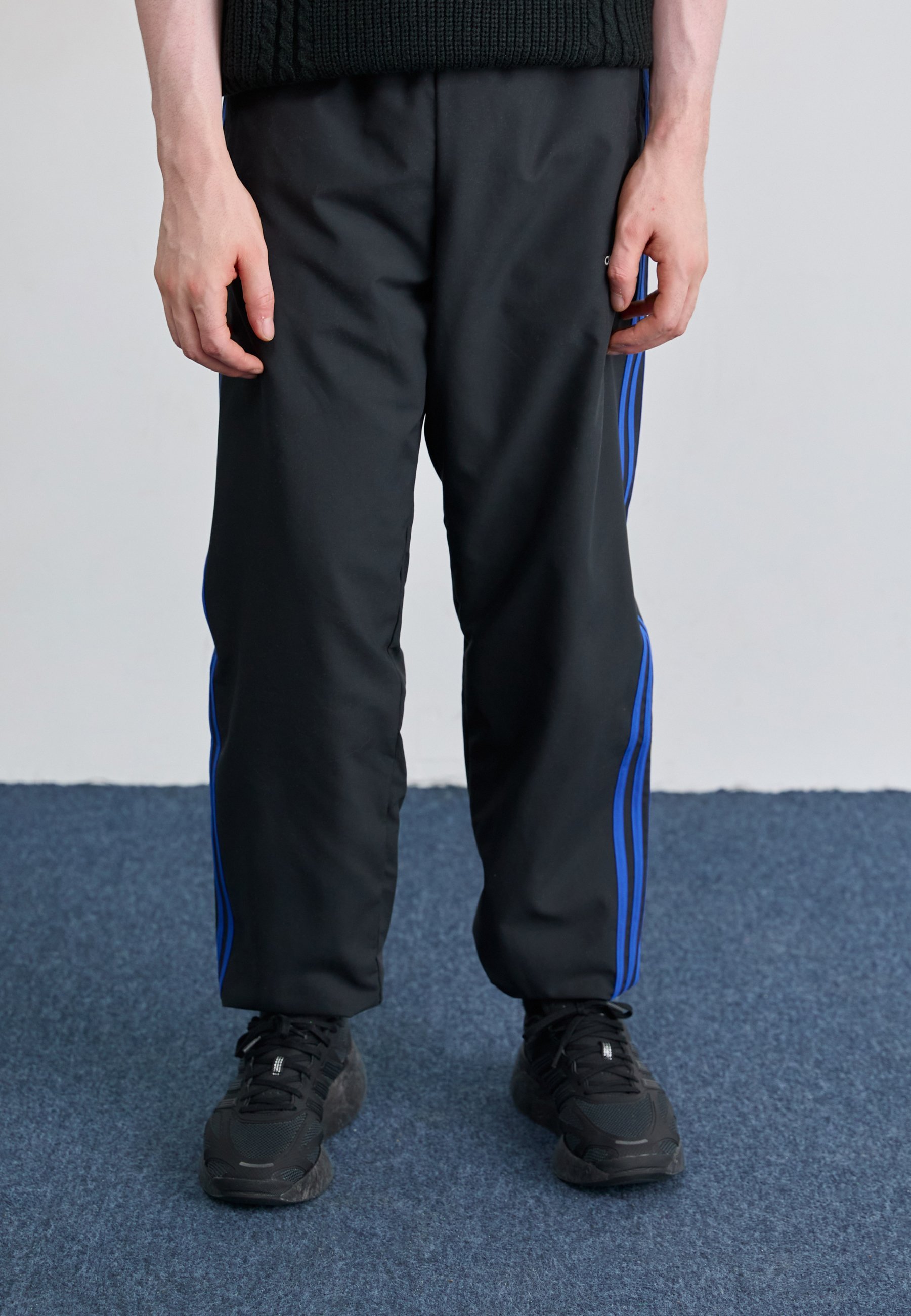 adidas Originals szabadidőnadrág