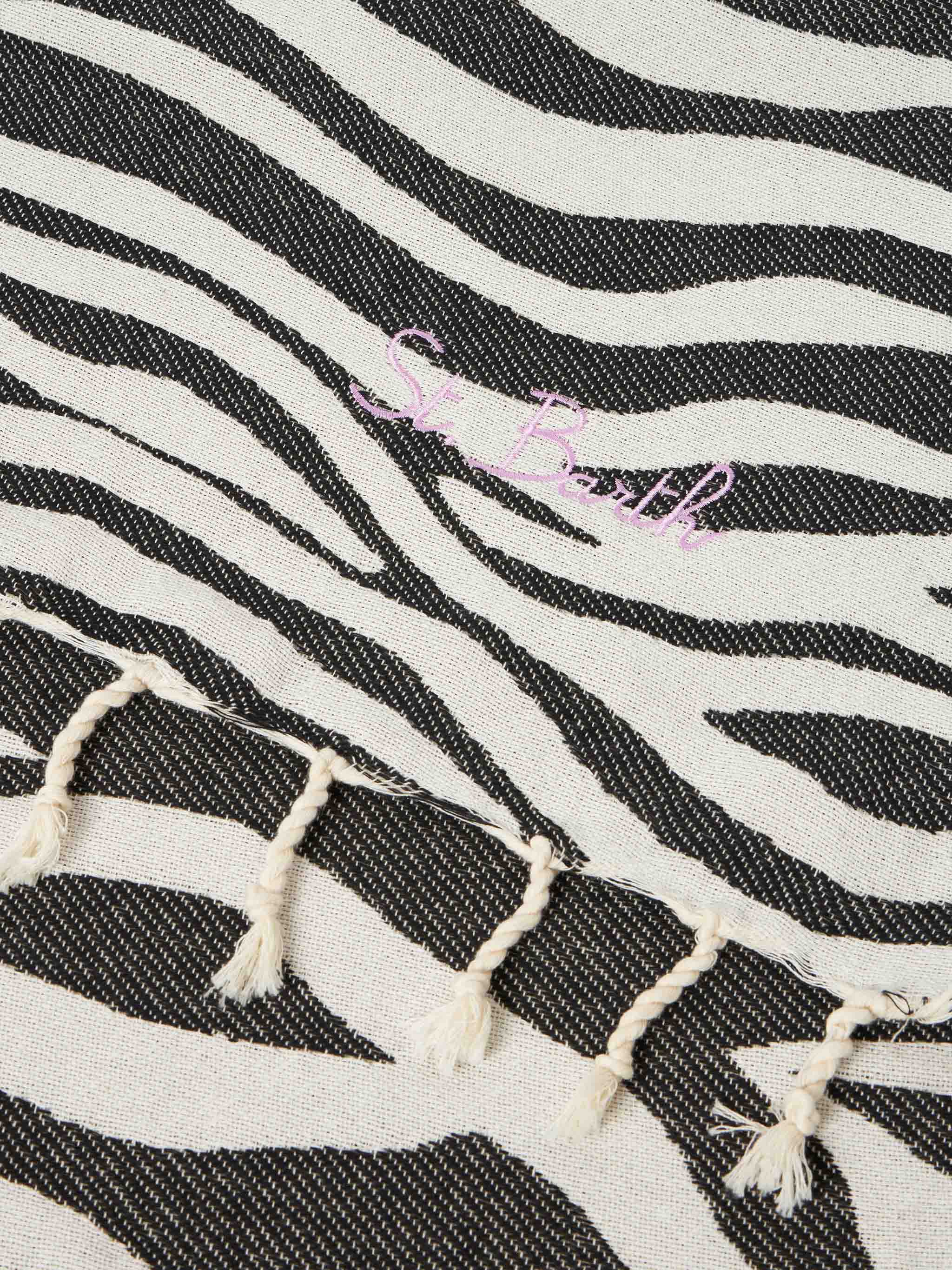 Foutas strandhanddoek van katoen met zebrajacquard.