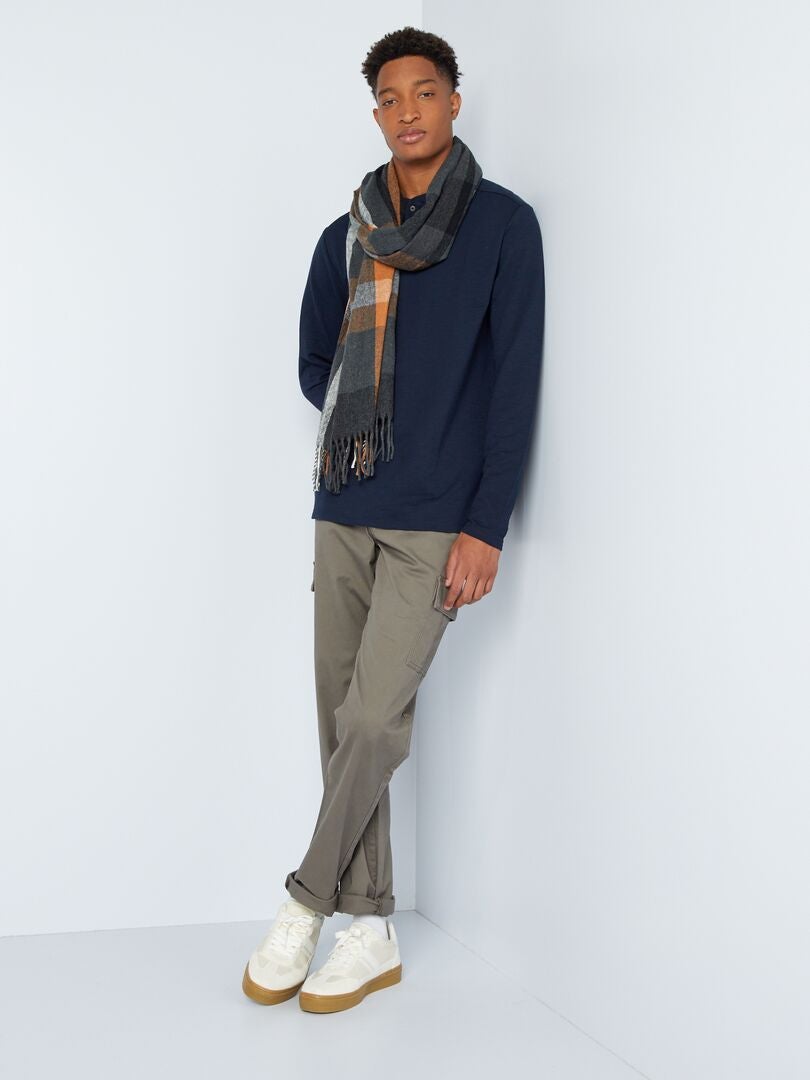 Calça reta com bolsos laterais +190 cm - L36 - Cáqui